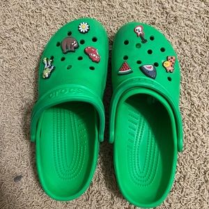 green crocs men’s 8/women’s 10